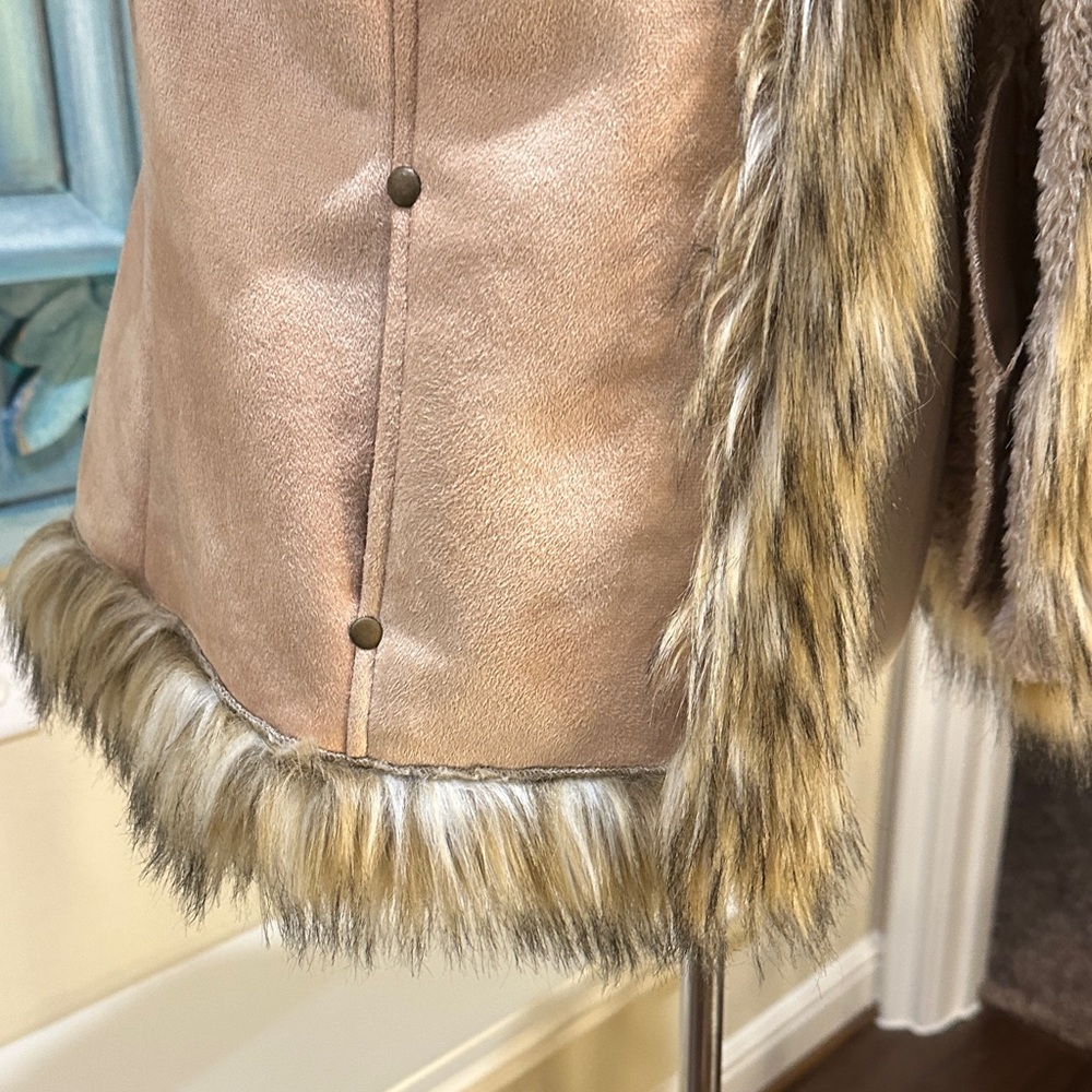 Faux Fur Trimmed Tan Vest - Picture 3 of 16